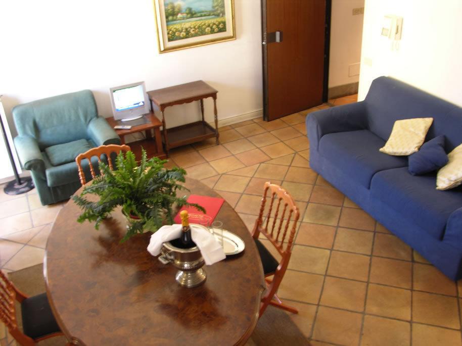 ローマ Residenza Montiヴィラ エクステリア 写真